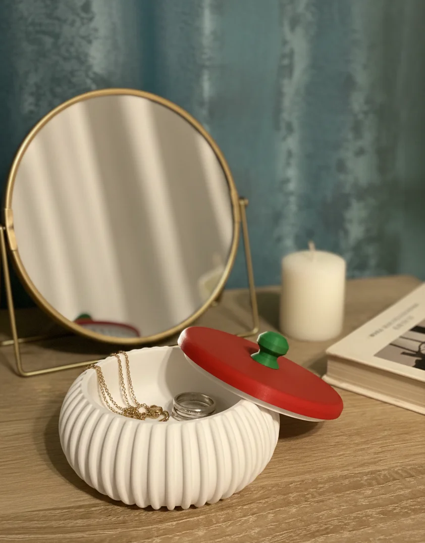 Шкатулка с крышкой